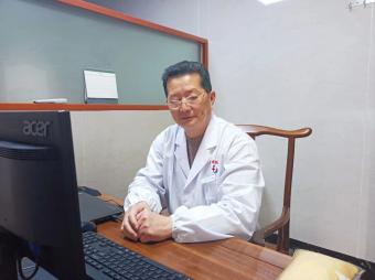 医患情深丨王峰医术精湛促健康，患者感谢赠锦旗!