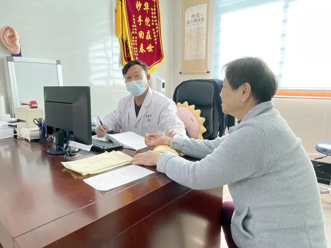 医患情深丨患者双膝患疾日久痛苦难耐，郭建刚主任针推治疗，效果显著！