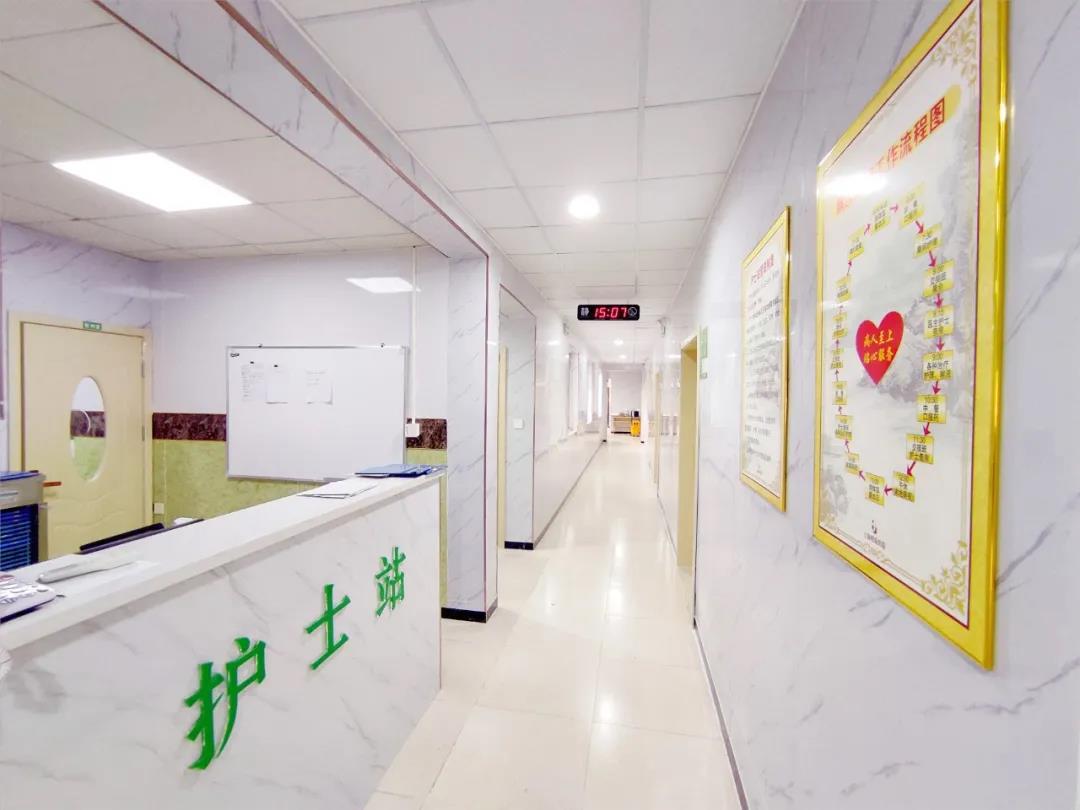 医患情深丨护理病房医护人员再获赞誉，家属感谢赠锦旗！