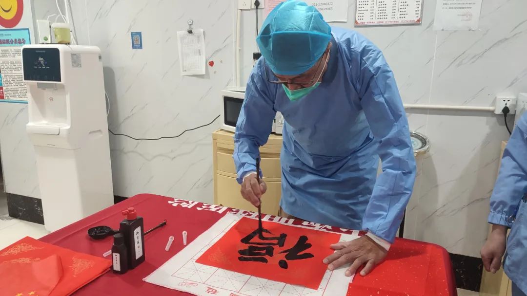 ▸喜迎国庆 重阳节◂明珠医院老年护理病房开展文艺活动，老人们欢乐开怀！
